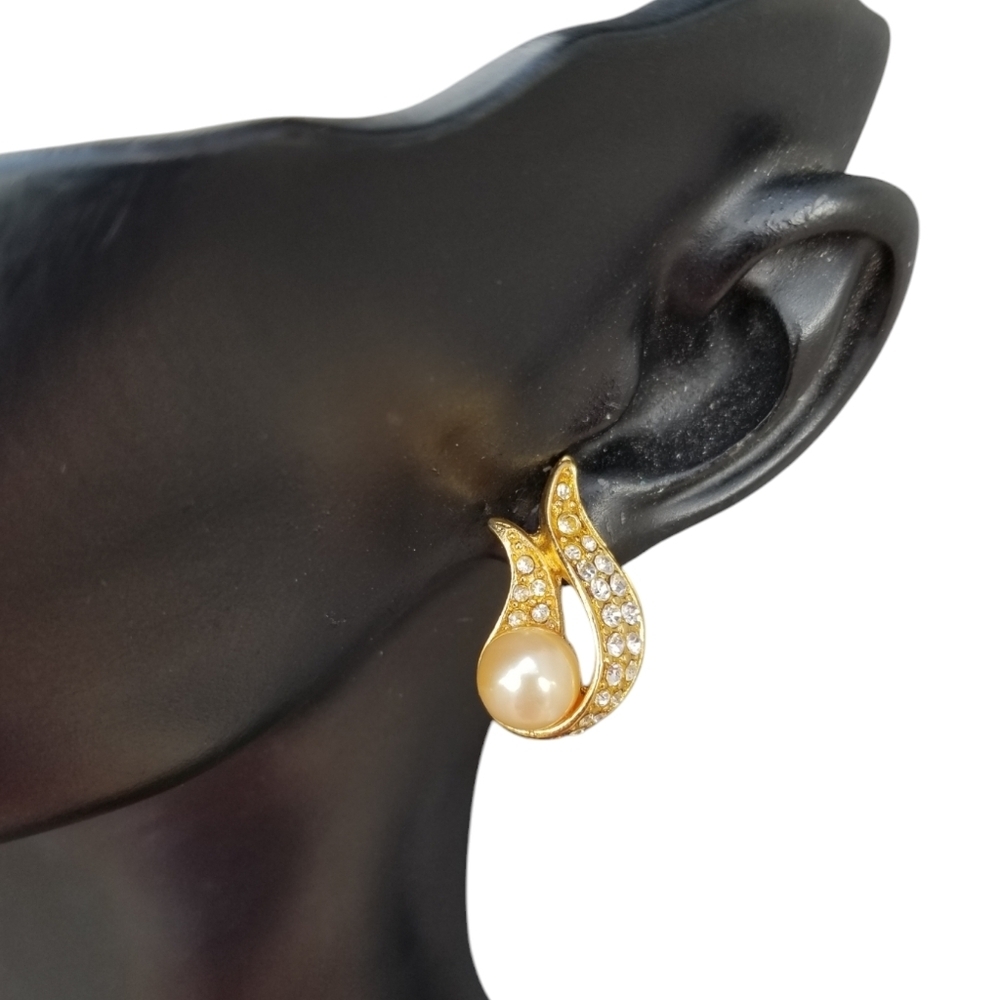 Richelieu Vintage Goldtone Faux Pearl Crystal Statement Earrings 25$